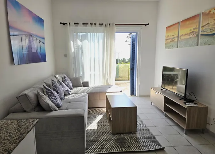 H&o Briny Breeze Apartment