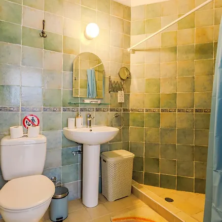 H&o Brinny Breeze Near Апартаменты