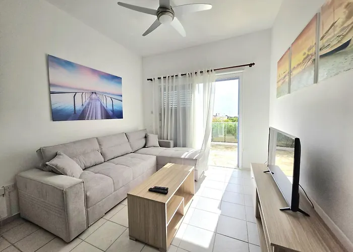 H&o Briny Breeze Apartment Paphos